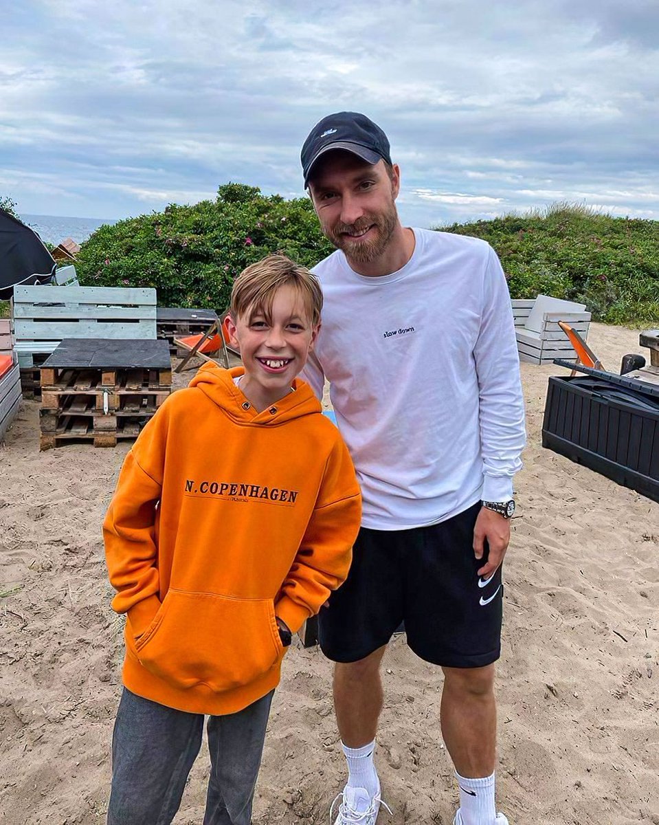 Espn Fc On Twitter Christian Eriksen Looking Well And Taking Photos With A Young Fan You Love To See It Via Bjornbindzus Ig