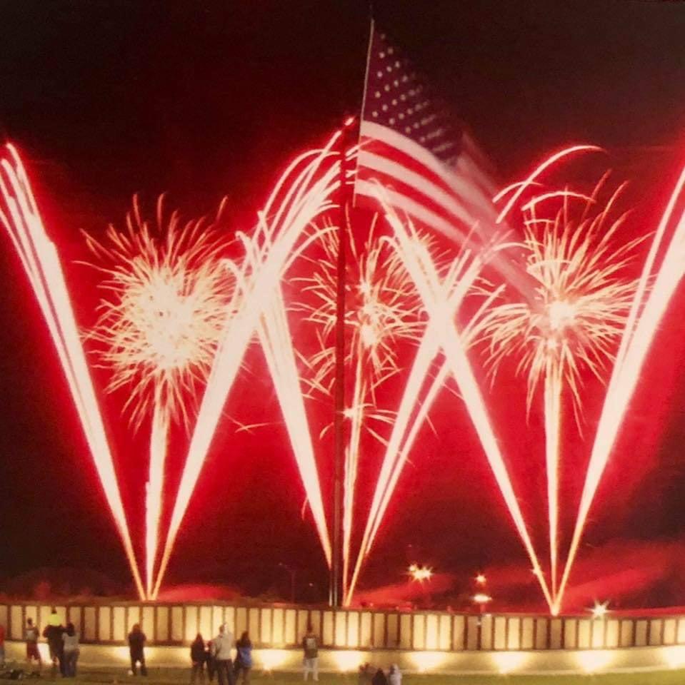 Happy 4th of July Siouxland!!

🎆🎇If you’re looking to watch some fireworks tonight, here’s some places you can do so:

•Sioux City Country Club
•Explorers game
•Siouxland Freedom Park

📷-Siouxland Freedom Park 

Have fun &amp; be safe out there!