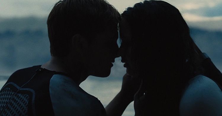 Amilia_dnp's tweet photo. “𝑌𝑜𝑢 𝑙𝑜𝑣𝑒 𝑚𝑒. 𝑅𝑒𝑎𝑙 𝑜𝑟 𝑛𝑜𝑡 𝑟𝑒𝑎𝑙?“
𝐼 𝑡𝑒𝑙𝑙 ℎ𝑖𝑚, “𝑅𝑒𝑎𝑙.“🥺

-sᴜᴢᴀɴᴇ ᴄᴏʟʟɪɴs, ᴍᴏᴄᴋɪɴɢᴊᴀʏ

{#aesthetic #HungerGames #quote #quotes #Mokingjay #katnisseverdeen #peetamellark} https://t.co/pu1Tofi1wR