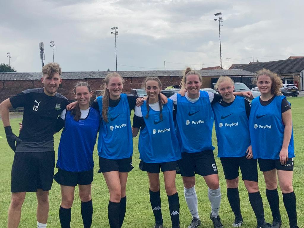 FCFarsleyWomen's tweet photo. Great to be back in for preseason and a good ice breaker for all the new faces, 

Todays winning team:

Lily, Neve, Isabella, @AdeleJackson2 , Maddie, Isabel, and GK coach Ethan ! Well done 👏🏻👏🏻👏🏻

(Sorry Oranges 👀) 

#CeltArmy #Preseason 💚 https://t.co/YHr22D73d9