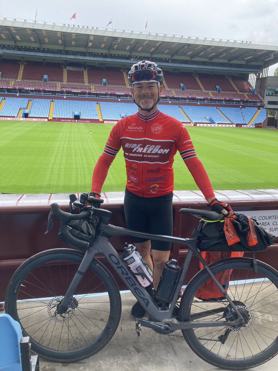 gordonmiller81's tweet photo. 🤩Wonderful West Midlands receptions today @wolves @wba @avfcofficial Football Clubs as we cycled 🚴‍♂️ to shine a light on modern slavery &amp; child trafficking in sport ⚽️

https://t.co/S1hPAFzmI7

#EndChildLabour2021
#SDG87

#EndModernSlavery
#RideForFreedom2021 https://t.co/rKUTnun3Cb