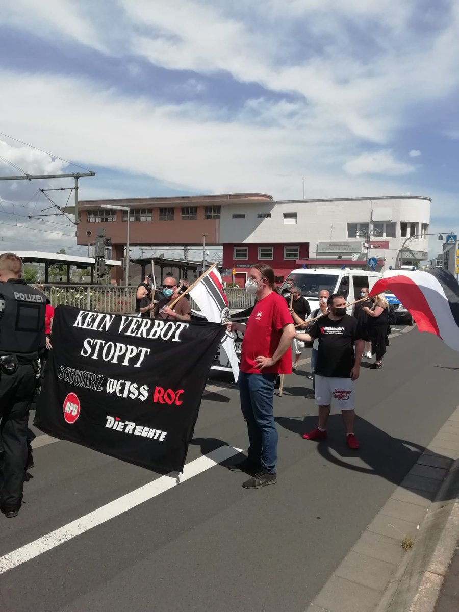 Demo Bingen 03.07.2021
Polizei oder doch Kasperlverein?
Erst Blockade durch linken Pöbel.
Nachdem die angemeldete und genehmigte Strecke frei war, weigerte sich die Polizei uns laufen zu lassen!

#Lachnummer
#Kasperle
#Wirkommenwieder
#MachteureArbeitvernünftig
#Polizeiwillkür