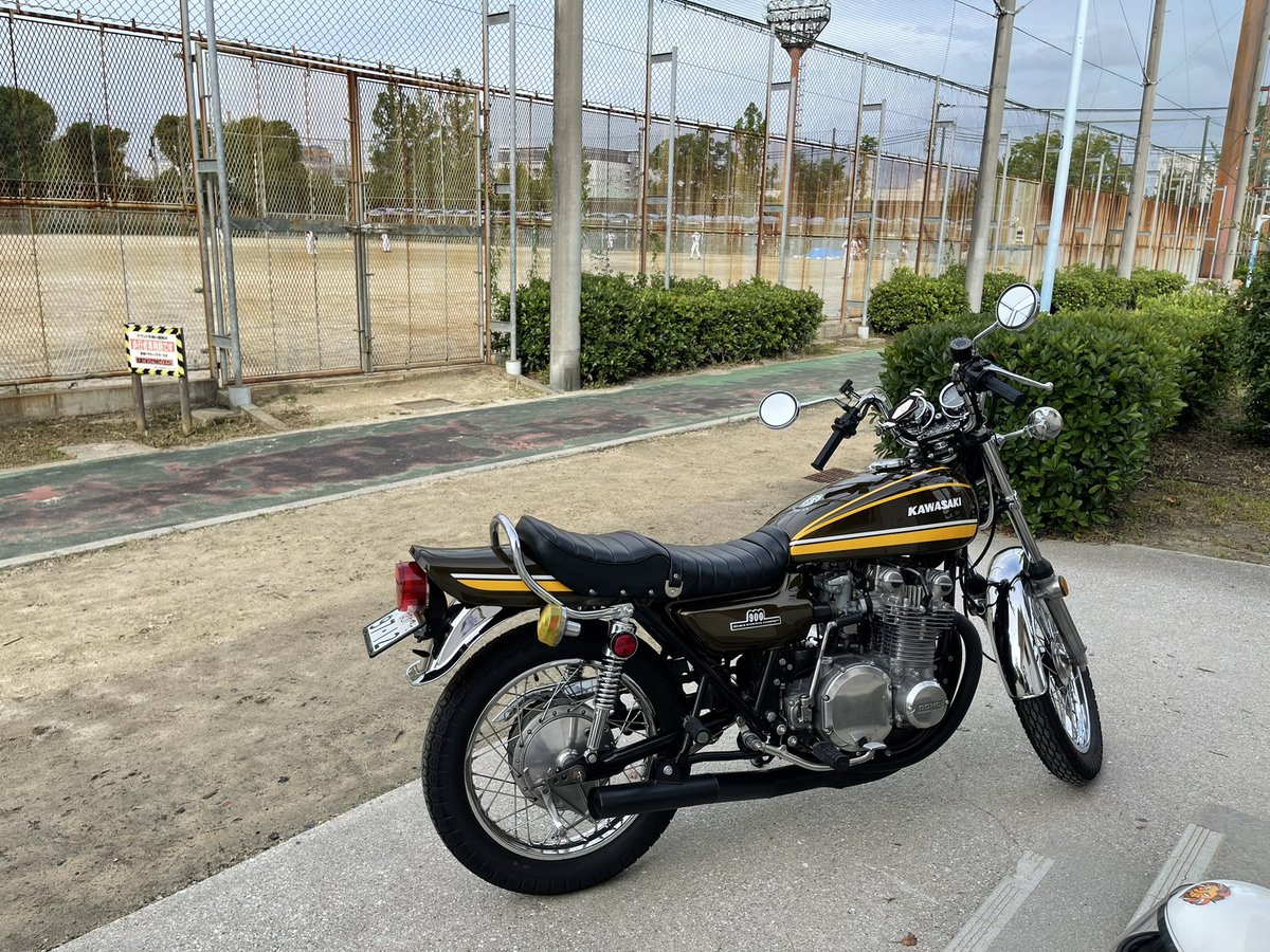 z1hiroki's tweet photo. 息子を乗せて社員仲間の野球観戦！
バイクで行くとビール飲めないのがデメリット🥲
代打で参戦！
初めての野球、もちろん三振笑
#z1
#野球
#此花区
#ツーリング https://t.co/Mn7kAmCndi