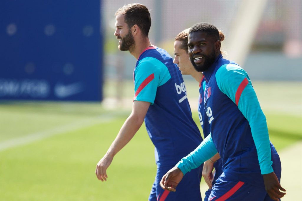 SoyNuevaPrensa's tweet photo. #Barcelona FC ofreció la carta de libertad a Umtiti y Pjanic - https://t.co/f0ZNWXPrna

#SoyNuevaPrensa #CartaDeLibertad #MiralemPjanic #SamuelUmititi #Fútbol https://t.co/8gmyv2VSLZ