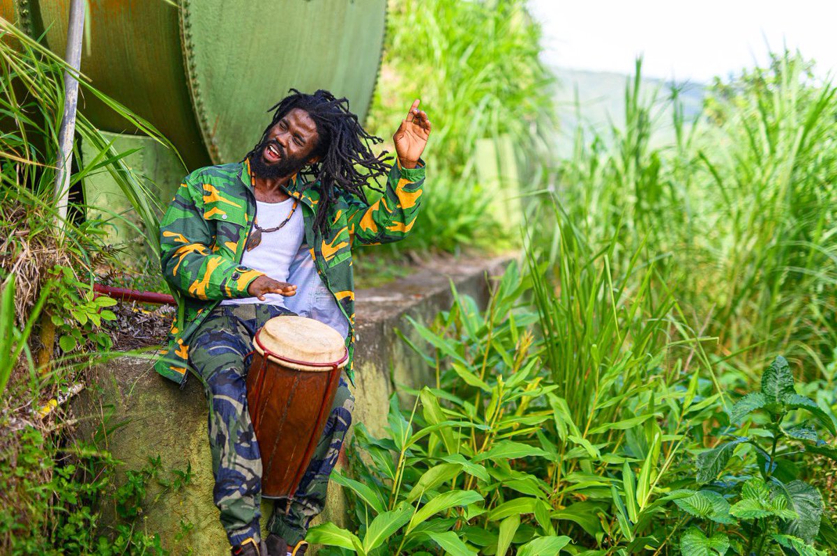 3rd Stage, 1 year old ✊🏿
New Beginnings… all thanks and praises to JAH. Another year of health & strength.
This. Is. 31! 🎉💥✨

#DRootsman
#BlessedEarthstrong
#Rastafari
#itsmyBirthday
#GiveThanks 
#RootsPercussionist
#FromJamaicaWithLove 🇯🇲