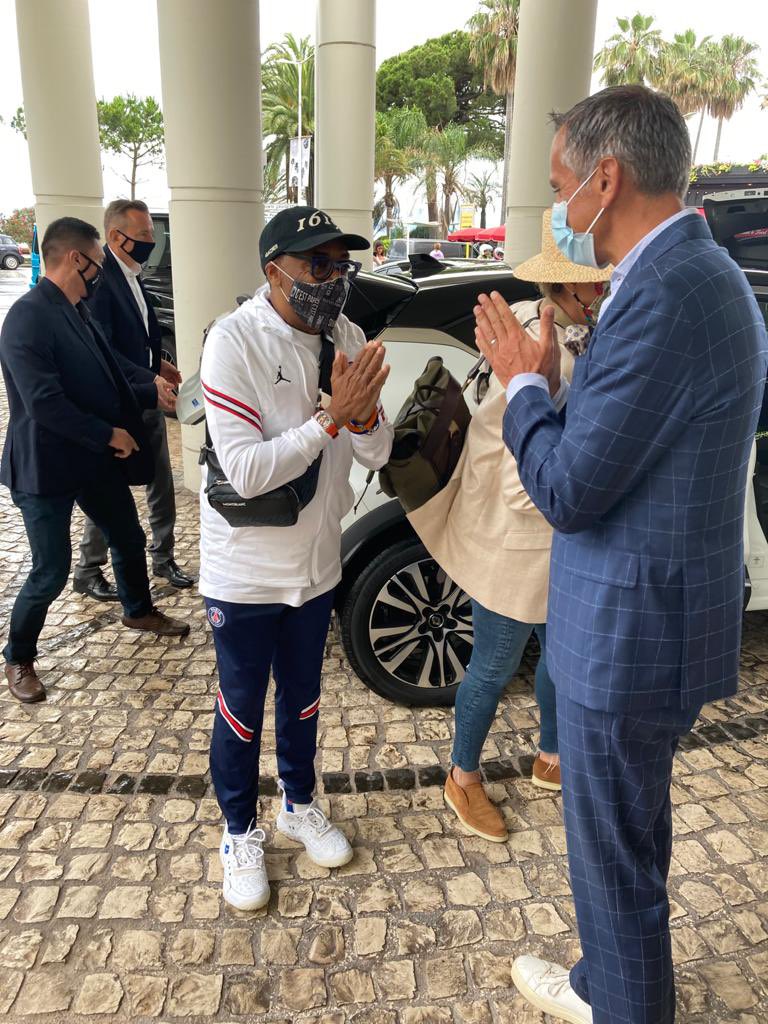 TalesFromClick's tweet image. Spike Lee vient d’arriver à Cannes en survet du PSG ❤️💙