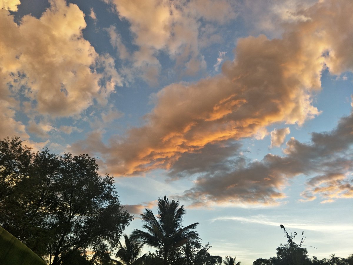 khachon346's tweet photo. #Sunset at my home
#Banrai #Uthaithani #Thailand https://t.co/6MRAznB1K8