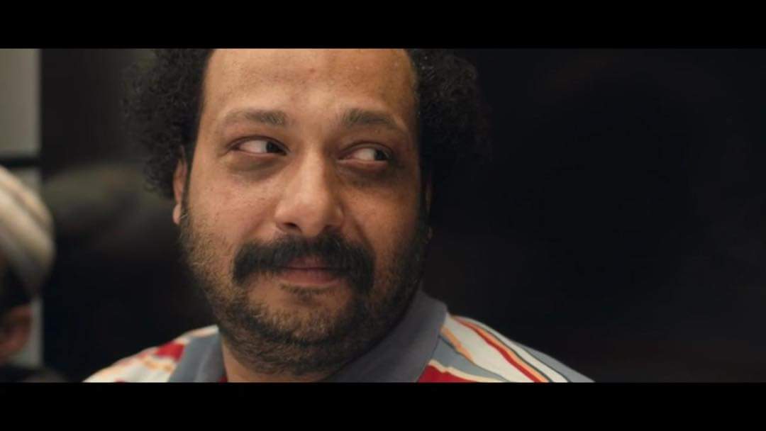 - بتخرج فين في الأجازة؟
= أخرج؟! 
- أقصد يعني لما بتبقى مبسوط بتروح فين؟
= مبسوط؟!!!