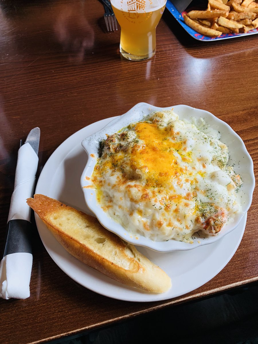 We've got the perfect comfort food for this weather! Try our famous Lobster Mac &amp; Cheese ! Creamy...cheesy....and lobster-y! Live music with Arthur O'Brien - starting at 5! Call at 747-0802 to guarantee your table @chafeslanding #pettyharbour #lobstermacandcheese #comfortfood