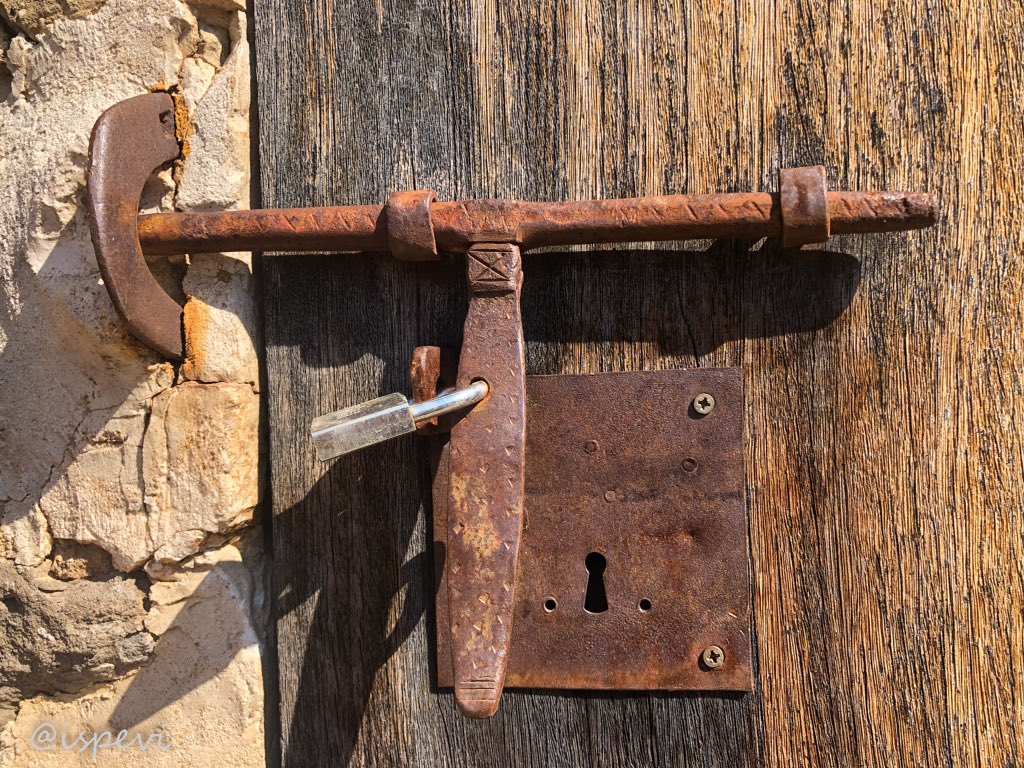 ispevi1969's tweet photo. Petits detalls que concentren el treball de bons artesans!!!🌺
Avui va de furriacs ...

1/2
#photography https://t.co/7HyZR4BlH1