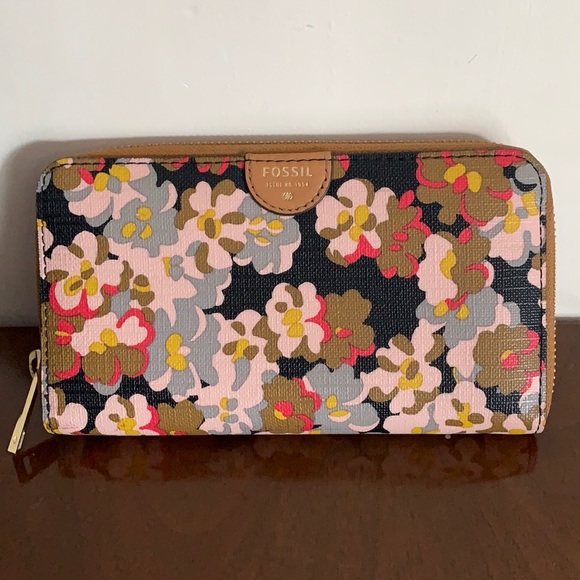 MillsTasha's tweet photo. So good I had to share! Check out all the items I'm loving on @Poshmarkapp from @lisa_zutter #poshmark #fashion #style #shopmycloset #torrid #fossil: https://t.co/gJdyqlRJkR https://t.co/zxCsU1nB14