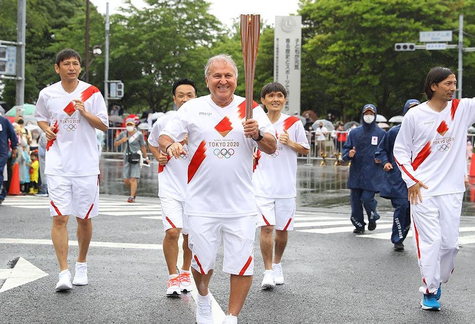 futebol_info's tweet photo. “Depois do meu país e da minha cidade terem me negado essa oportunidade de carregar a Tocha Olímpica, realizei meu sonho de participar de uma Olimpíada. Agradeço ao Kashima Antlers, à cidade de Kashima e ao Japão por terem me dado essa oportunidade.”

🎙 Zico. https://t.co/vTIz9G9GER
