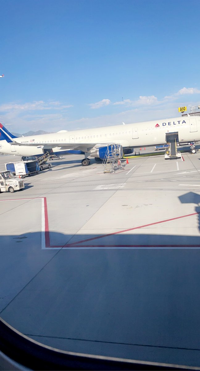 cmace13's tweet photo. Seattle bound! Can’t wait to see @beanmace up there!!! 🙌😁 https://t.co/md0zZQJE3u