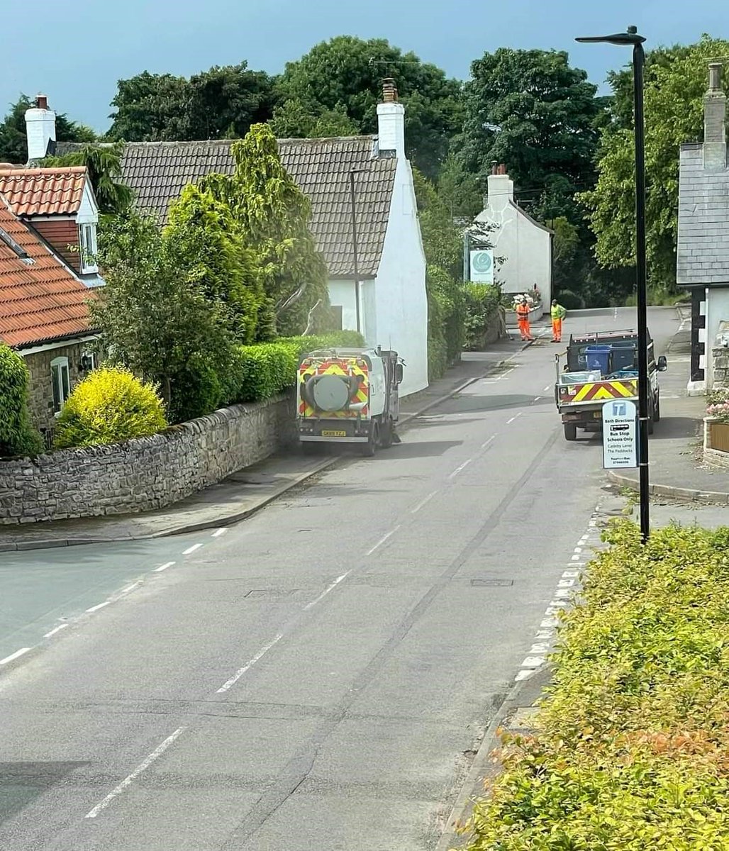 DRidge67's tweet photo. Thank you to my Thursday-Sunday @MyDoncaster Street Scene teams for all your hard work, which has included cleansing, grass cutting, cemetery maintenance, sports pitch markings and much more! #greenercleaner https://t.co/h6aV7oRI4N