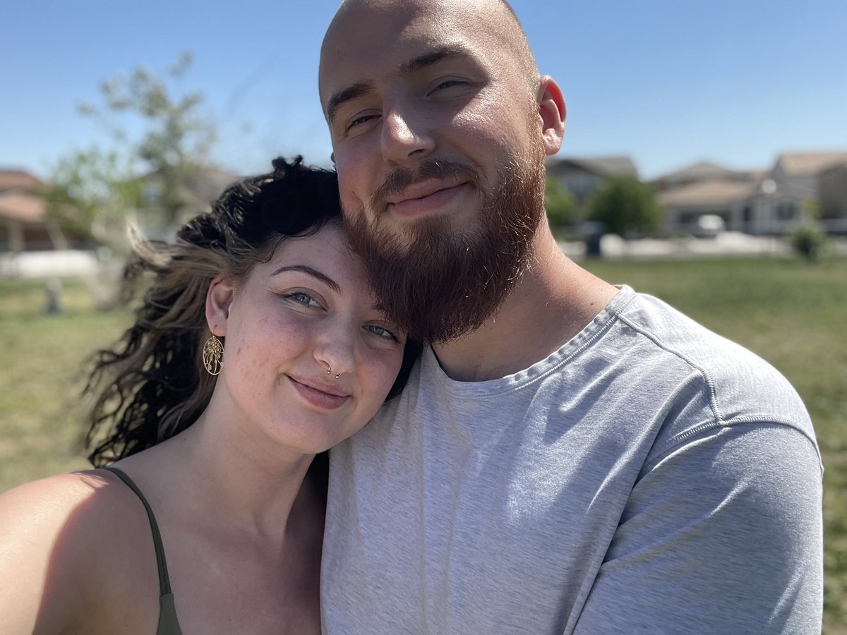 baeiee's tweet photo. Today is my husbands birthday 🎉 
I love you https://t.co/6tlLwxmw3X