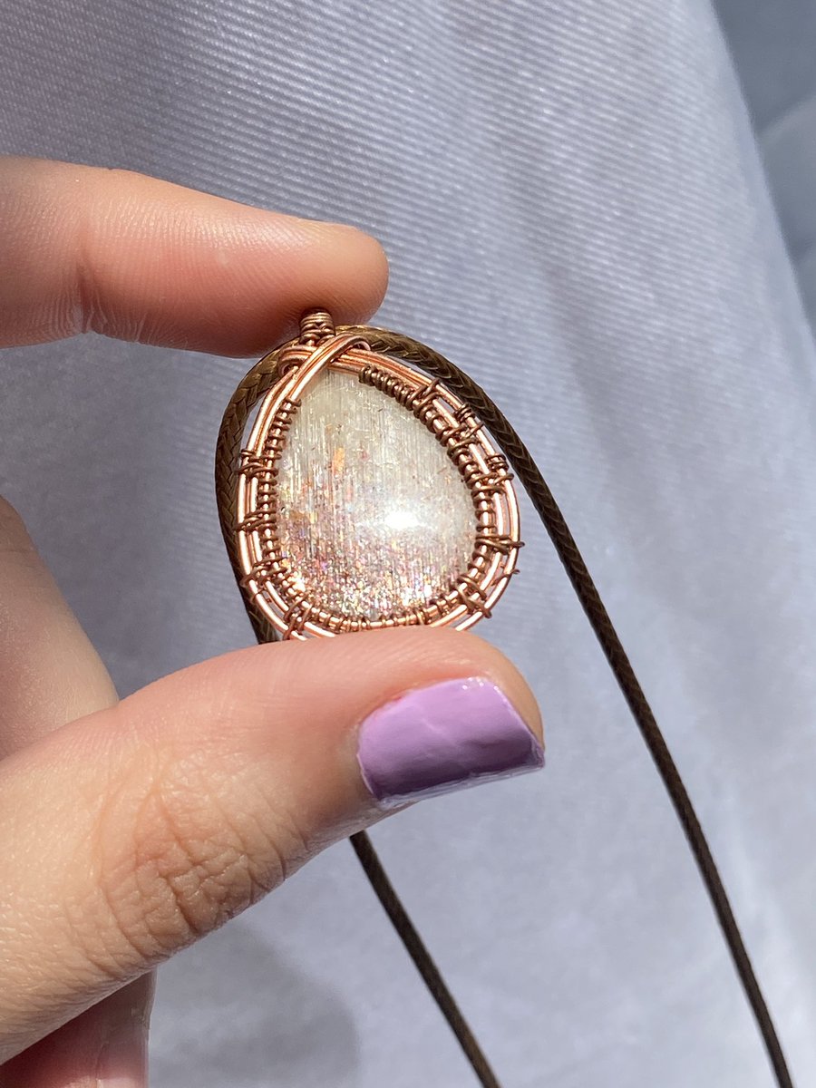 lmr_vrt's tweet photo. #wirewrap #opal #sunstone #energy #healing #crystals #wirewrappedjewelry #handmade https://t.co/o2tKyeQLtP