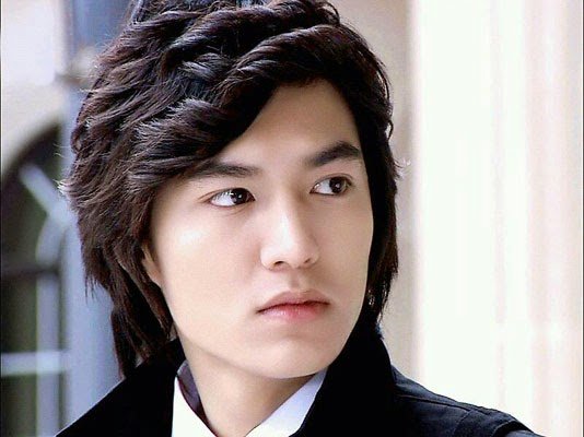 SekarSitaresmi's tweet photo. @kdrama_menfess Fist love bgt sama gu Jun Pyo 😍 bela-belain begadang ntn drakor ini di Chanel tv ikan terbang. Oppa sejuta umat makin tua makin mempesona sampe skrg jadi anak drakor bgt ya bund dari SMP sampe tua gini hahaha 🥰😂 https://t.co/w97BYH3wqL