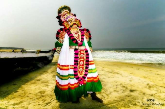 Bhootakola,Nema,Yakshagana, Naagaradhane,Pilinalike,unique cuisine, culture,heritage,land of temples &amp; education,immense contributions to nation.

I share the DNA of all my #Tuluva brothers &amp; sisters. I stand in solidarity to save this 2000 yrs old language.

#TuluTo8thSchedule
