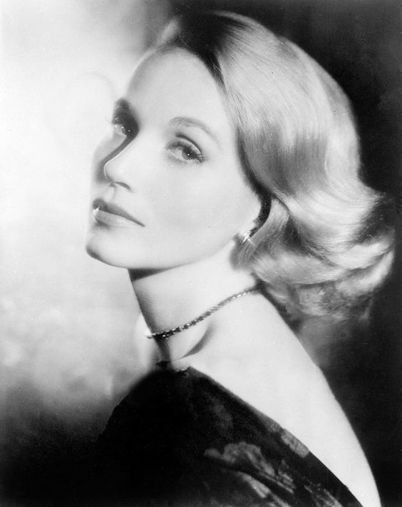 Wishing a very Happy 97th Birthday to Eva Marie Saint. Publicity shot for 'North by North West' 1959.🌟🌟#EvaMarieSaint #Actress @HGACinema @Dear_Lonely1 @CHC_1927 @TinseltownTwins