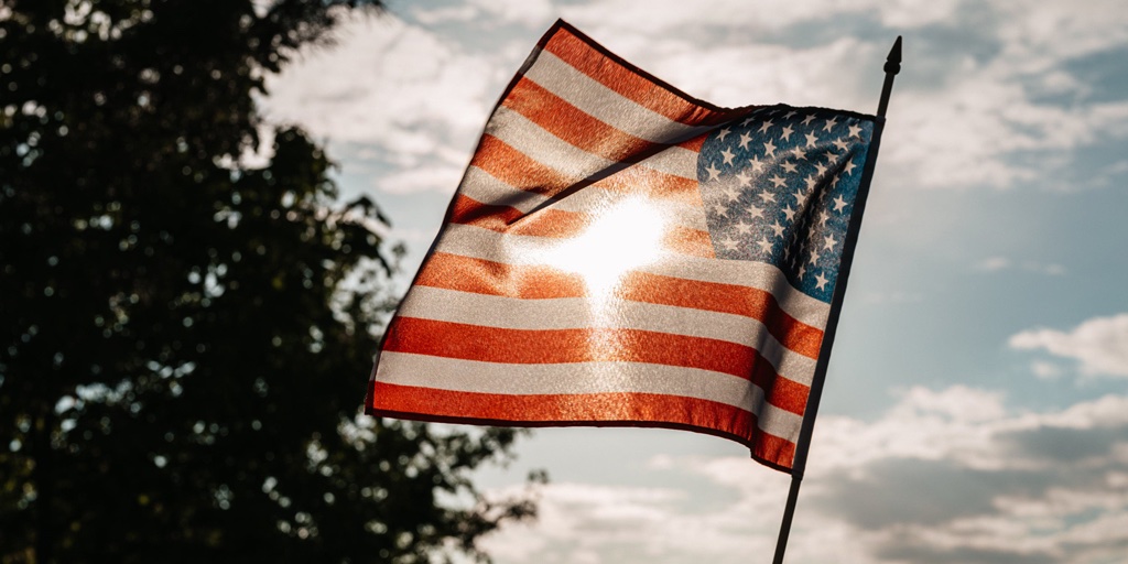The #FourthofJuly is finally here 🇺🇸  which also means #summer has officially begun! If you’re headin’ straight to the mall to bag yourself a bargain worth the fireworks, remember with our bag-free shopping service we’ll deliver all your shopping bags to your door 🛍️ #4thofJuly