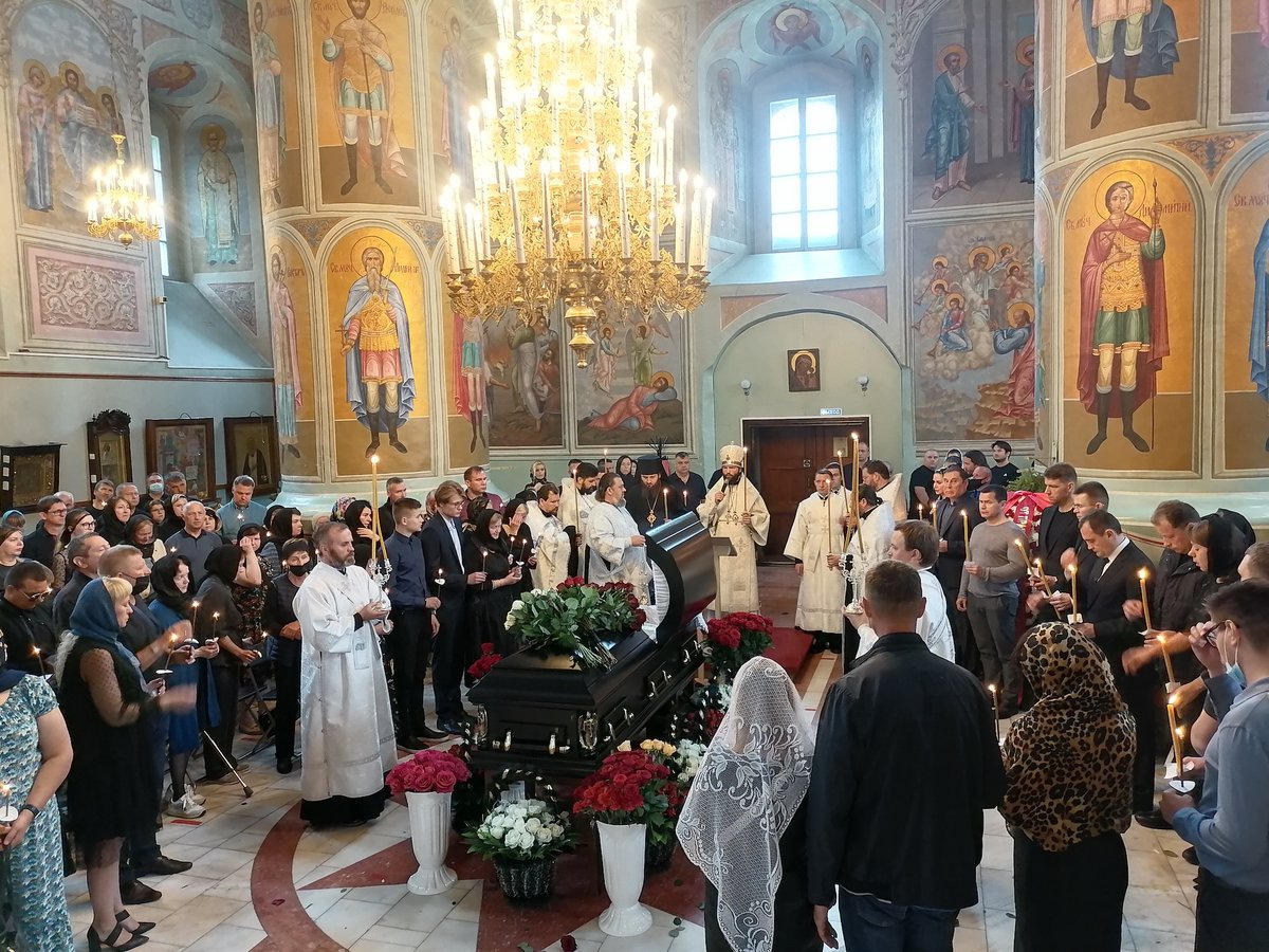 Отпевание главы Городского округа Коломна Д. Ю. Лебедева
gradblagokolomna.ru/2021/07/04/%d0…