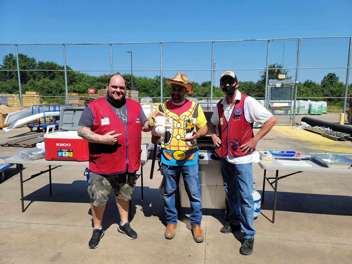 Lowe's 2870 tweet media