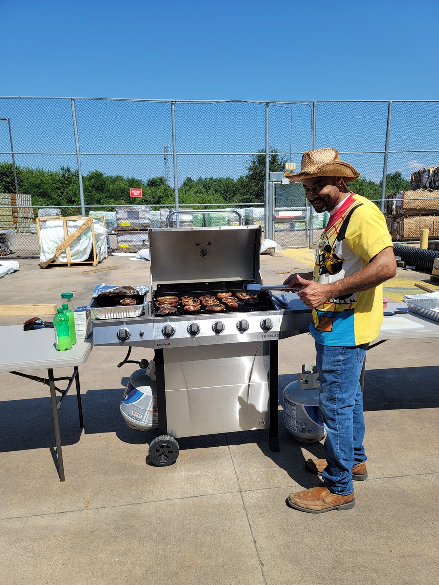 Lowe's 2870 tweet media