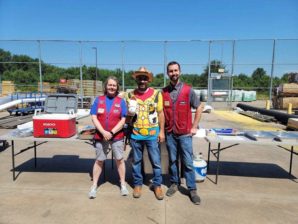 Lowe's 2870 tweet media