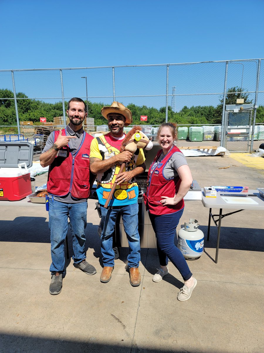 Lowe's 2870 tweet media