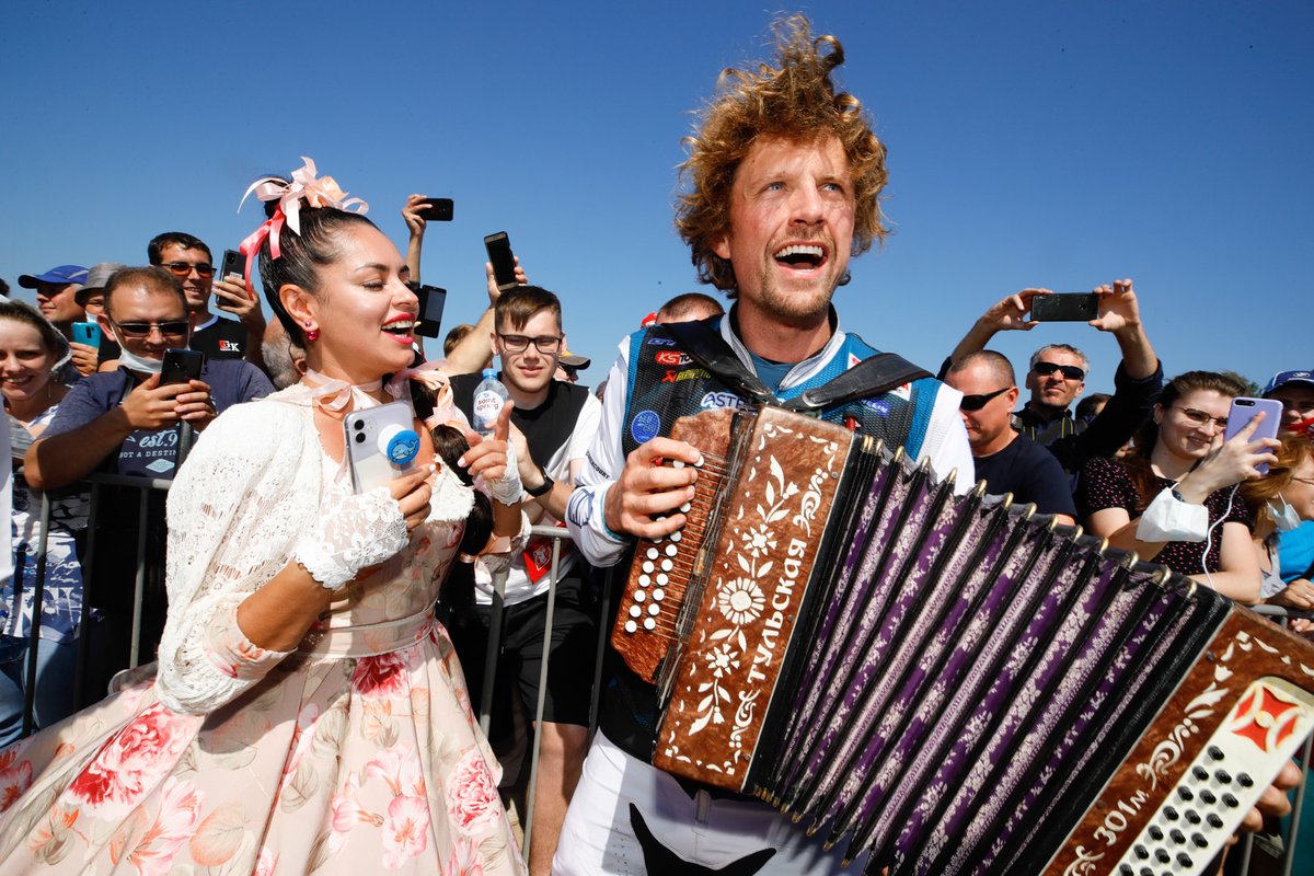 🇷🇺 @A_Vanbeveren keeping the crowd at the @silkwayrally entertained by playing requests on his accordion! Please DO NOT bring it to the Christmas Party Adrien 😉 #YamahaRacing | #Squeezebox | #Rally
