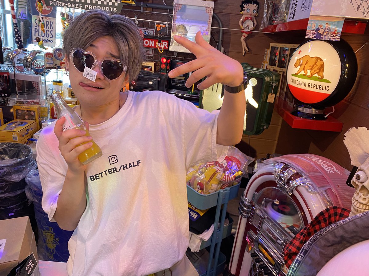 daidaiiro_dye's tweet photo. 22歳になってしまいました。

バンド、音楽活動も活休やら脱退やらで色々あったけど、復活も出来て
楽しくまた歌えそうです

これからのNO BRIGHT GIRLとしても
俺個人としても、22歳はもっと飛躍の年にしたい、、、！！
よろしくお願いします🤲 https://t.co/UXBATNVryO