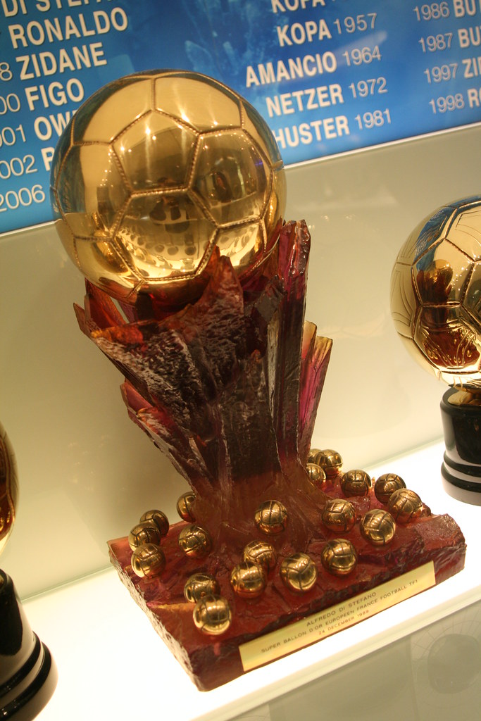 Kilimanjaro riem schoenen bateson87 on Twitter: "Di Stefano is the only player ever to win the Super  Balon d'Or Can anyone else get it or is it only his? Such a amazing looking  trophy https://t.co/WQCeCsHXIR" /