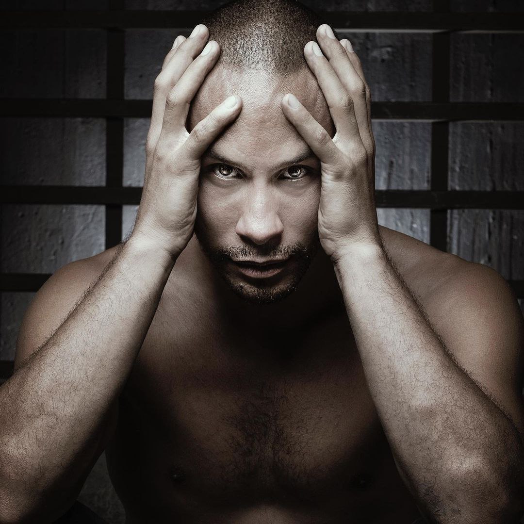 GENTE QUE DA LA BATALLA
Conoce el elenco de #AlDescampado, ante la mirada de @orlandomonteleone

Armando Díaz / @soyarmandodiaz
El Valle - CCS. Bailarín +20 años de experiencia. Director en Sieteochodanza - Bailarín del elenco de la Compañía Nacional de Danza.