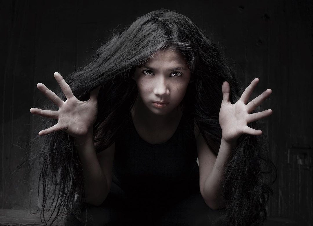 GENTE QUE DA LA BATALLA
Conoce el elenco de #AlDescampado, ante la mirada de @orlandomonteleone

Mariam González Irausquin / @nehilotmg
Coro - Falcón. Bailarina +10 años de experiencia. Elenco de la Compañía Nacional de Danza.