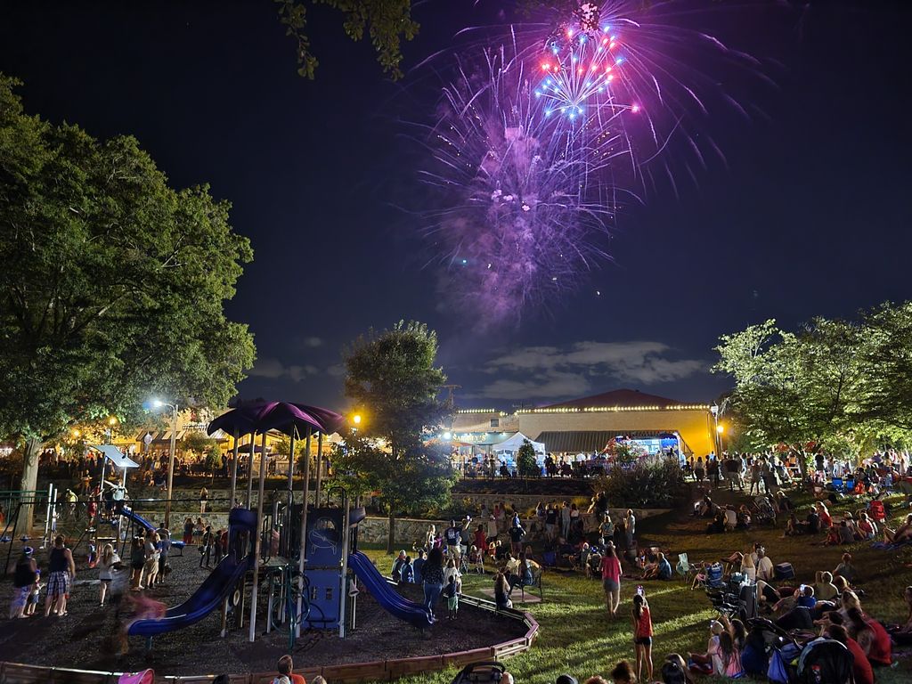 Happy Independence Day! We had a great time celebrating at last night's Red, White and Belmont event!