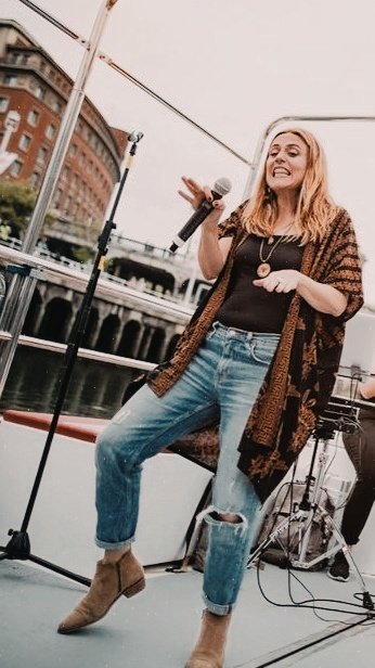 ydemalahostia's tweet photo. dancing queen 💫 https://t.co/2Laj59uNmL