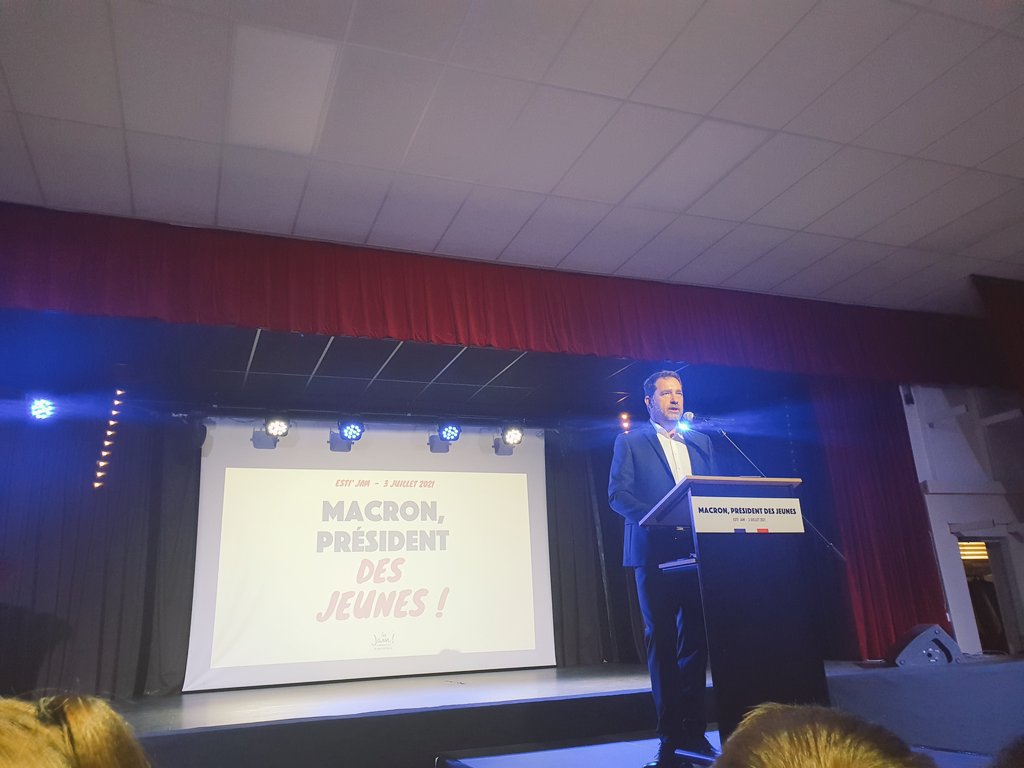 jeunesmacron34's tweet photo. Ce week-end les #JAM34 étaient présents à la 1ère édition des #EstiJam à Port-Barcarès.
👉400 millitants @JeunesMacron très déterminés pour faire réelire @EmmanuelMacron
Merci à @sarahelhairy, @CCastaner et @GabrielAttal pour leur participation 🤝.
☑#MacronPresidentDesJeunes https://t.co/w1HajKDdWO