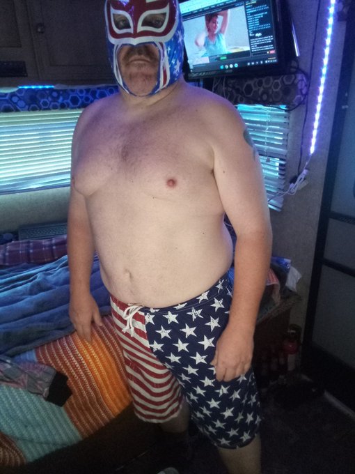 Hope everybody is enjoying a happy 4th of July https://t.co/paftcngNpJ