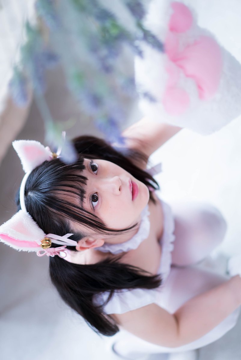 Cute catgirl Shio Melon playing with some flowers. Please follow the model  for more content. Model: Shio Melon ( https://t.co/JK9SEqVMrS) Photo:  Gravure Kid #gravurekid #ShioMelon #japaneseidol #gravurekid #shiomelon  #japaneseidol Gravure Kid |