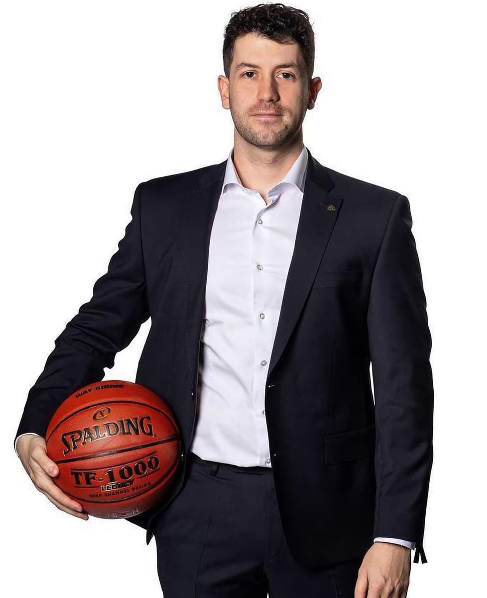 campuscdgb's tweet photo. ¡Matias Camino vuelve al CD GINES! Aunque sólo será por un día para que los jugadores del campus Summer Basketball Training puedan disfrutar de su experiencia y talento. Nos dará mucha alegría verle de nuevo por el Pabellón de Gines donde tantas horas pasó. @Matias_Camino https://t.co/V8pQf6awWm