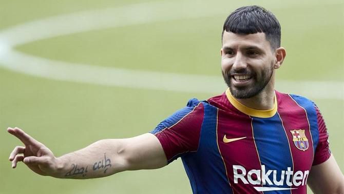 Lluis Canut (Cat Radio) : "Trio penyerang untuk musim depan adalah Messi, Agüero dan Depay. Kun tidak datang untuk menjadi pemain pengganti"

"4-3-3 akan kembali : Messi di kanan, Agüero di tengah dan Depay di kiri"

"Jika Messi bertahan, Griezmann bisa pergi"