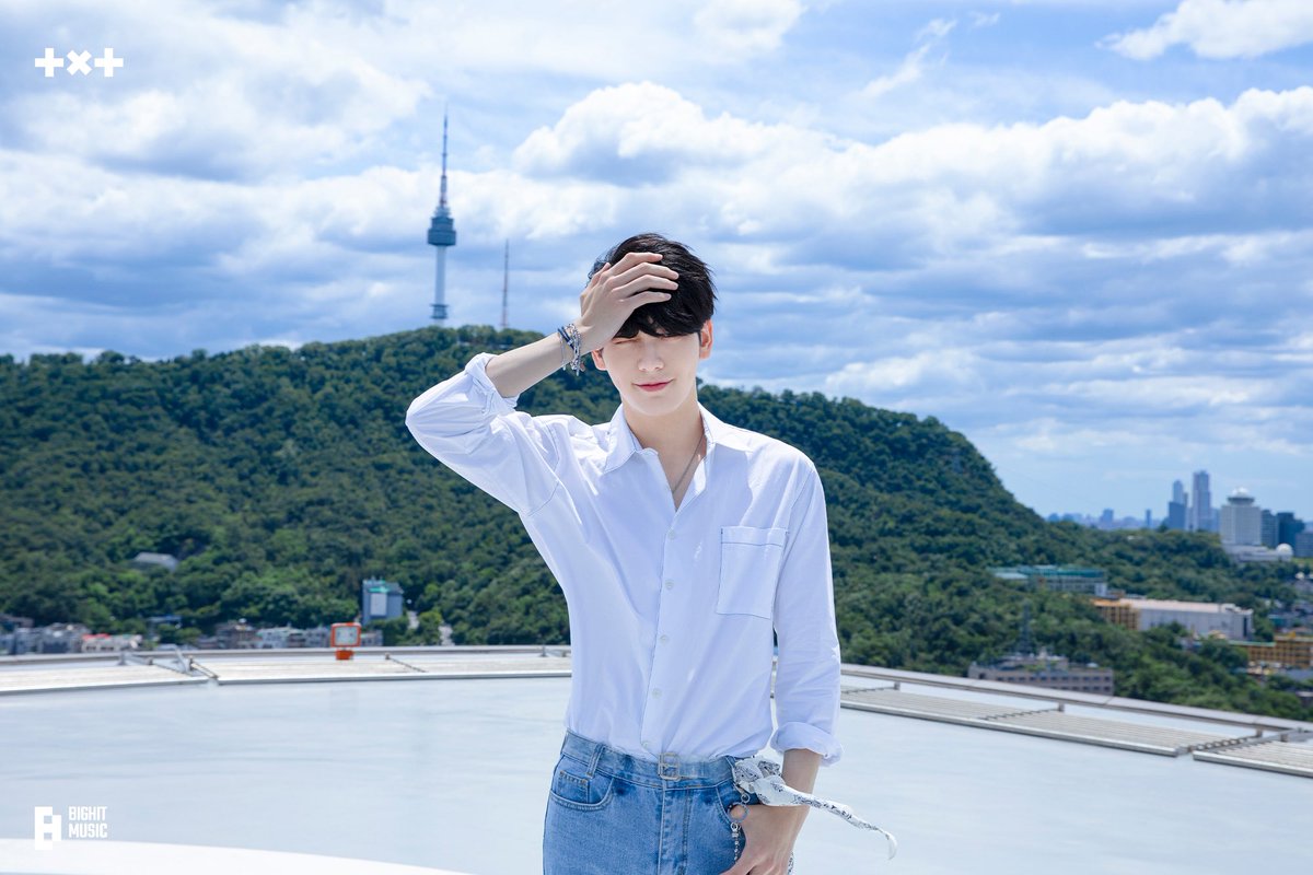 mer_shallow's tweet photo. 얘네 둘 대놓고 사귄다고 광고하는데, 주변 사람 그 누구도 둘이 사귄다고 생각 안 할 듯.

                                                 얘 퇴근길에 항상

얘가 마중 나오는데도.

#연숩 https://t.co/nNnty44PZJ