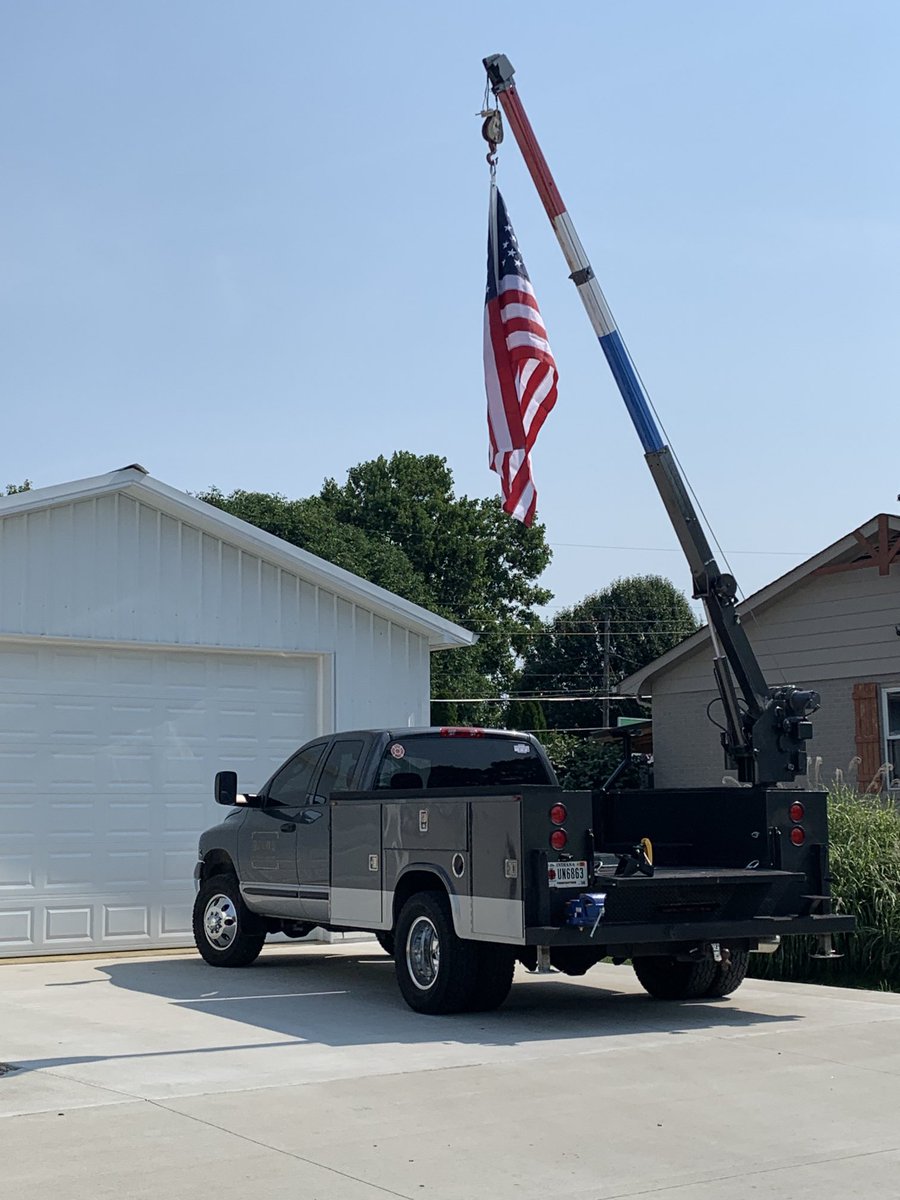 carpetmo's tweet photo. Happy Birthday America 🇺🇸. #awesomeneighbors https://t.co/ywYQn5HnwQ