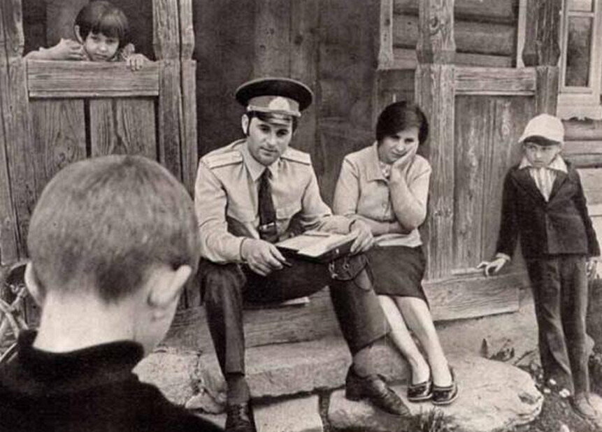 Участковый в гостях у хулигана. СССР. 1970 г.
