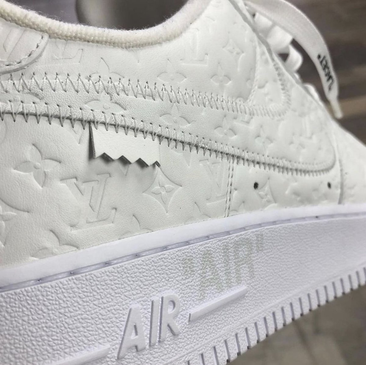 viewsfrance's tweet photo. Air Force 1 x Louis Vuitton 🏳 https://t.co/lquJKJ4wto