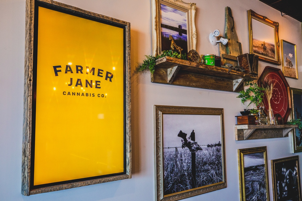 FarmerJaneCo's tweet photo. Ever wonder where all the Farmer Jane décor came from? 🤔
Farmer Jane's décor came from a variety of local places. To name a few...
@reginaantiquemall
@vintage_mall_yxe
@indefinitearticle
@kraveantiquesyqr
@TheAntiqueYard (on FB)
#Saskatchewan #Manitoba #FarmFinds https://t.co/xpVm2ZM1Rv