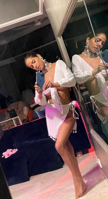 Hello there 💋 https://t.co/KIFle2H5ax<a href="/tag/maakasamiwilldoit"class="tags"><span>#maakasamiwilldoit</span></a><a href="/tag/indiaundefeated"class="tags"><span>#indiaundefeated</span></a><a href="/tag/cwcup201"class="tags"><span>#cwcup201</span></a>