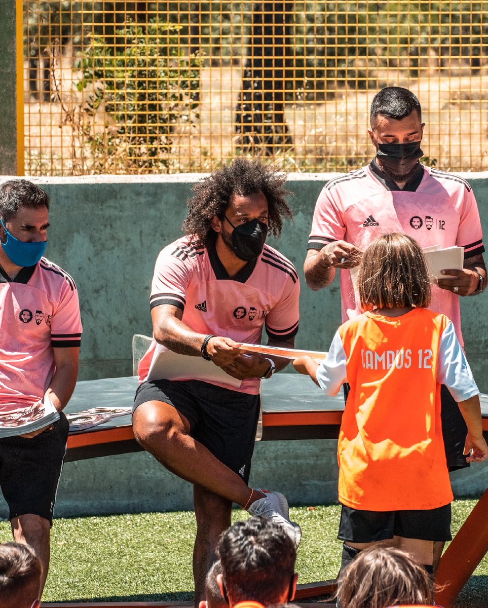 Parada1985's tweet photo. La familia unida de nuevo ☑️

Disfrutando de nuestra 4a edición @Campus_12 y preparando todo lo que viene! 🚀💫

📸: #TheCrownCreators🔝✌️

#family12 #team12 #12Life #método12 @DeporteGetafe @adidas_ES #campus12 https://t.co/s96Qoe6juK