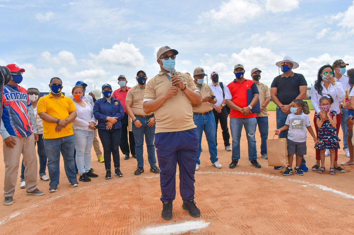 CodiaCentral's tweet photo. El Presidente del Codia ing. @marte21618 inauguró el vigésimo sexto torneo de Softball dedicado al Ministro de Obras Públicas, ing. Deligne Ascención. #codiard #codiavirtual #codiatorneosoftball #codiavirtual #codiadigital https://t.co/hpdSBbJqJT