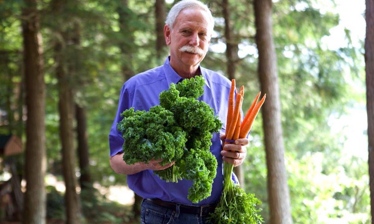 nongmoreport's tweet photo. Walter Willett talks about today's diets abusing the planet’s resources—but there is hope for tomorrow. He is the EAT-Lancet Commission primary author, Prof. of Epidemiology & Nutrition at the Harvard T.H. Chan School of Public Health & more. https://t.co/qe6ZpZCmZy https://t.co/GboazlPHKK